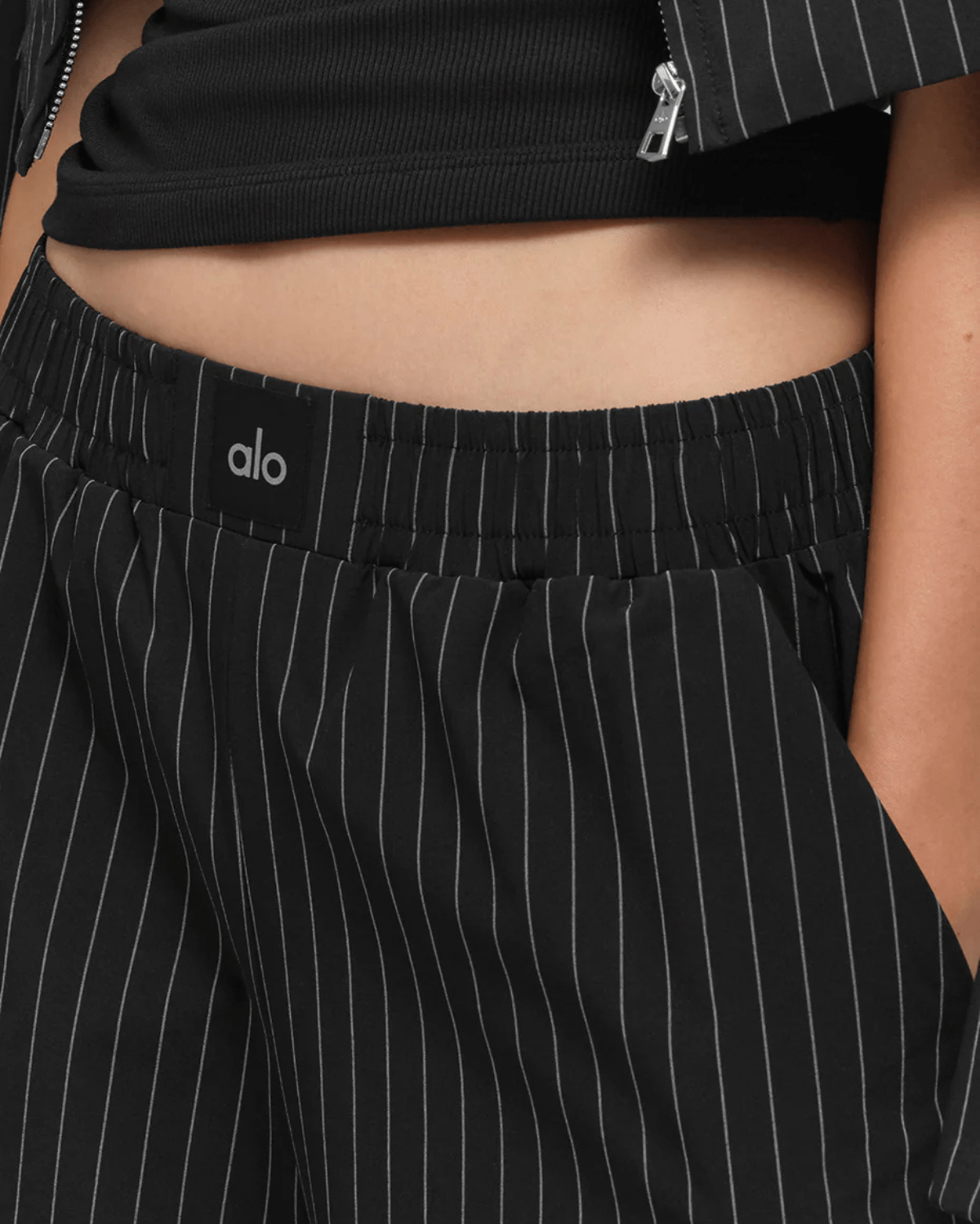 Calça Alo Yoga Pinstripe Daylight Boxer (Regular) Black/Titanium Preto - Alo Yoga - w54260r - 1
