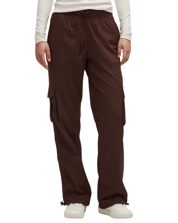 Calça Lululemon Cargo Dance Studio Relaxed-Fit Mid-Rise original na LK Sneakers