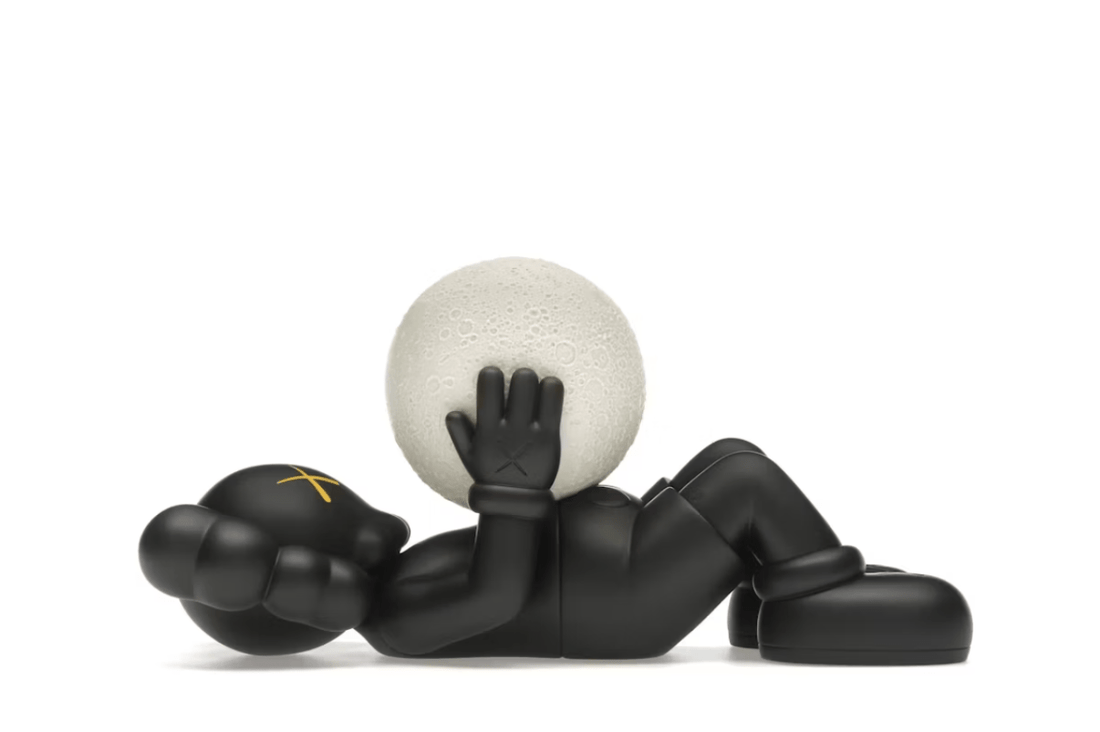 KAWS Holiday Shanghai Vinyl Figure Black Toy Art Preto - KAWS - KAWS008