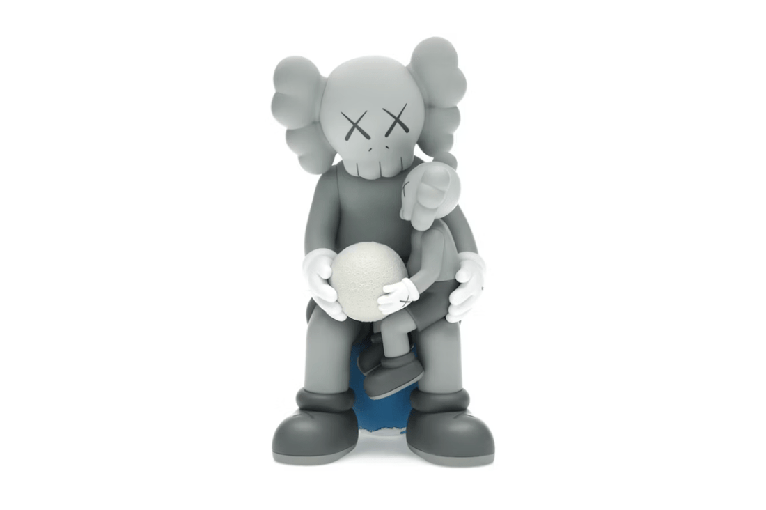 KAWS Holiday Thailand Vinyl Figure Grey Toy Art Cinza - KAWS - KAWS015