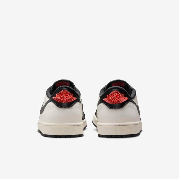 Tênis Air Jordan 1 Low x Paris Saint Germain Sail and Off Noir Preto - Jordan -