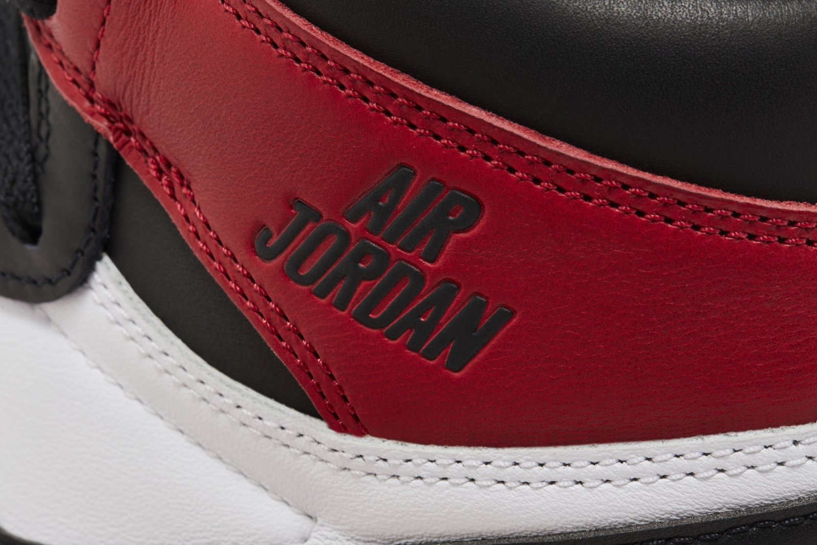 Tenis Air Jordan 1 Retro High OG Black Toe Reimagined Vermelho - Jordan - DZ5485 - 106