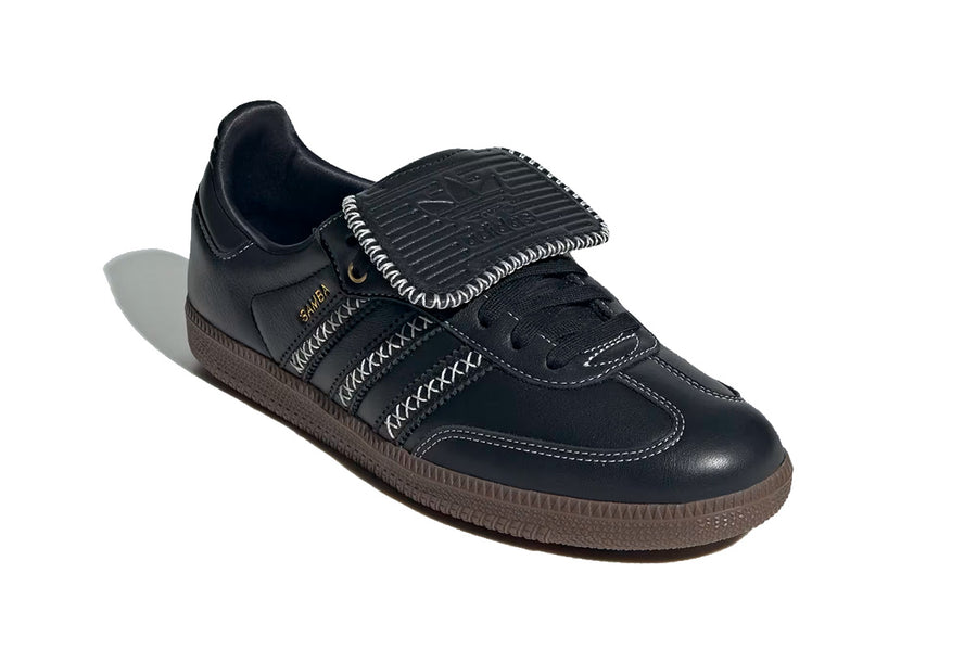 Vista superior do Adidas Adidas Samba LT Core Black / Off White / Gum mostrando abertura, lingueta e cadarços