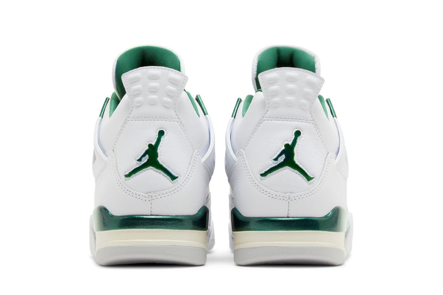Vista superior do Jordan Nike Air Jordan 4 Retro Oxidized Green mostrando abertura, lingueta e cadarços