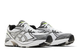 Vista frontal do Asics Asics GT-2160 x JJJJound White mostrando biqueira e costuras