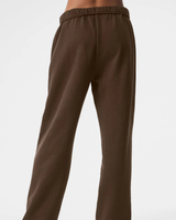 Vista na caixa Calça de Moletom Alo Yoga Accolade Straight Leg