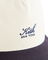 Boné Kith Script Brushed Twill Bay Low Pinch Crown Nocturnal Bege/Azul Marinho