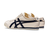 Vista superior do Onitsuka Tiger Onitsuka Tiger Mexico 66 Slip-On Birch Midnight mostrando abertura, lingueta e cadarços