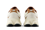 Tênis New Balance 9060 Breakfast Tea Angora Bege
