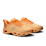 Vista frontal do On Running x Loewe On Running Cloudsolo Loewe White Orange mostrando biqueira e costuras
