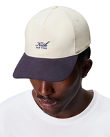 Boné Kith Script Brushed Twill Bay Low Pinch Crown Nocturnal Bege/Azul Marinho