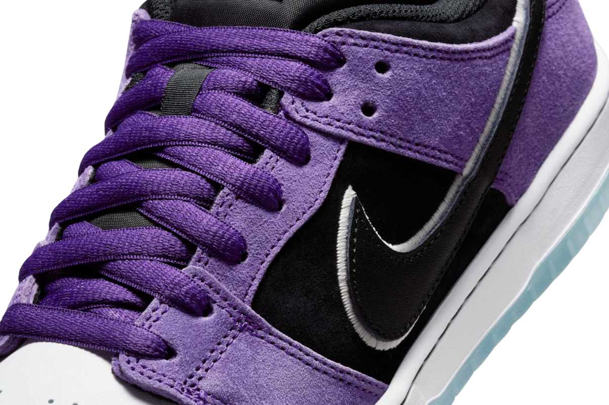 Tênis Nike SB Dunk Low Pro x Hayley Wilson em preto e roxo corte