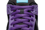 Vista na caixa do Nike Nike SB Dunk Low Pro x Hayley Wilson Black and Court Purple mostrando embalagem original da marca