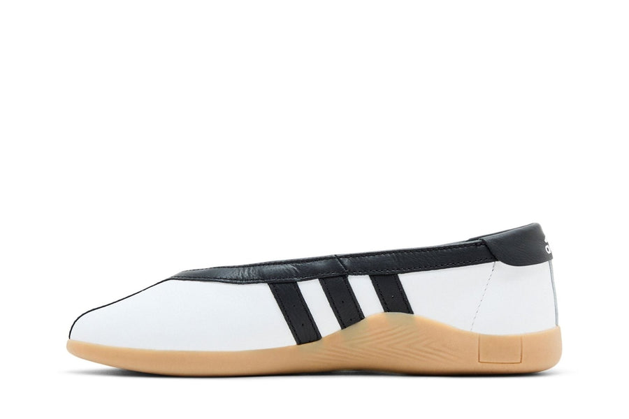 Vista lateral adidas Taekwondo Mei Ballet Branco e Preto