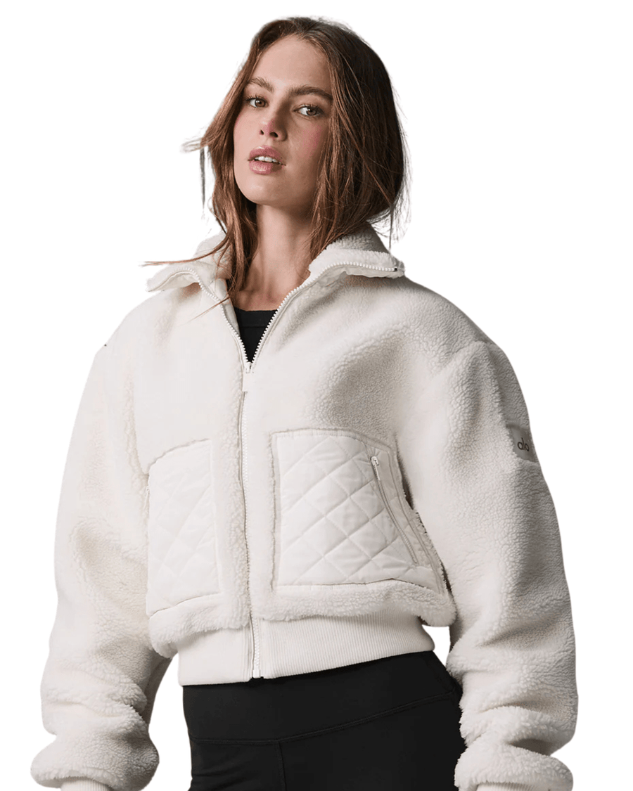 Blusa Alo Yoga Sherpa Edge Bomber Ivory Bege em bege original na LK Sneakers
