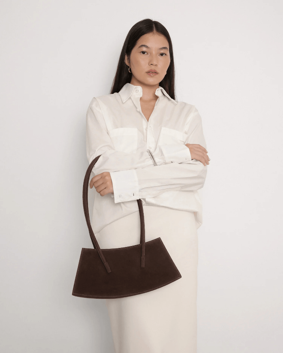 Vista lateral Bolsa Saint Studio Luci Cacto Suede Café Marrom