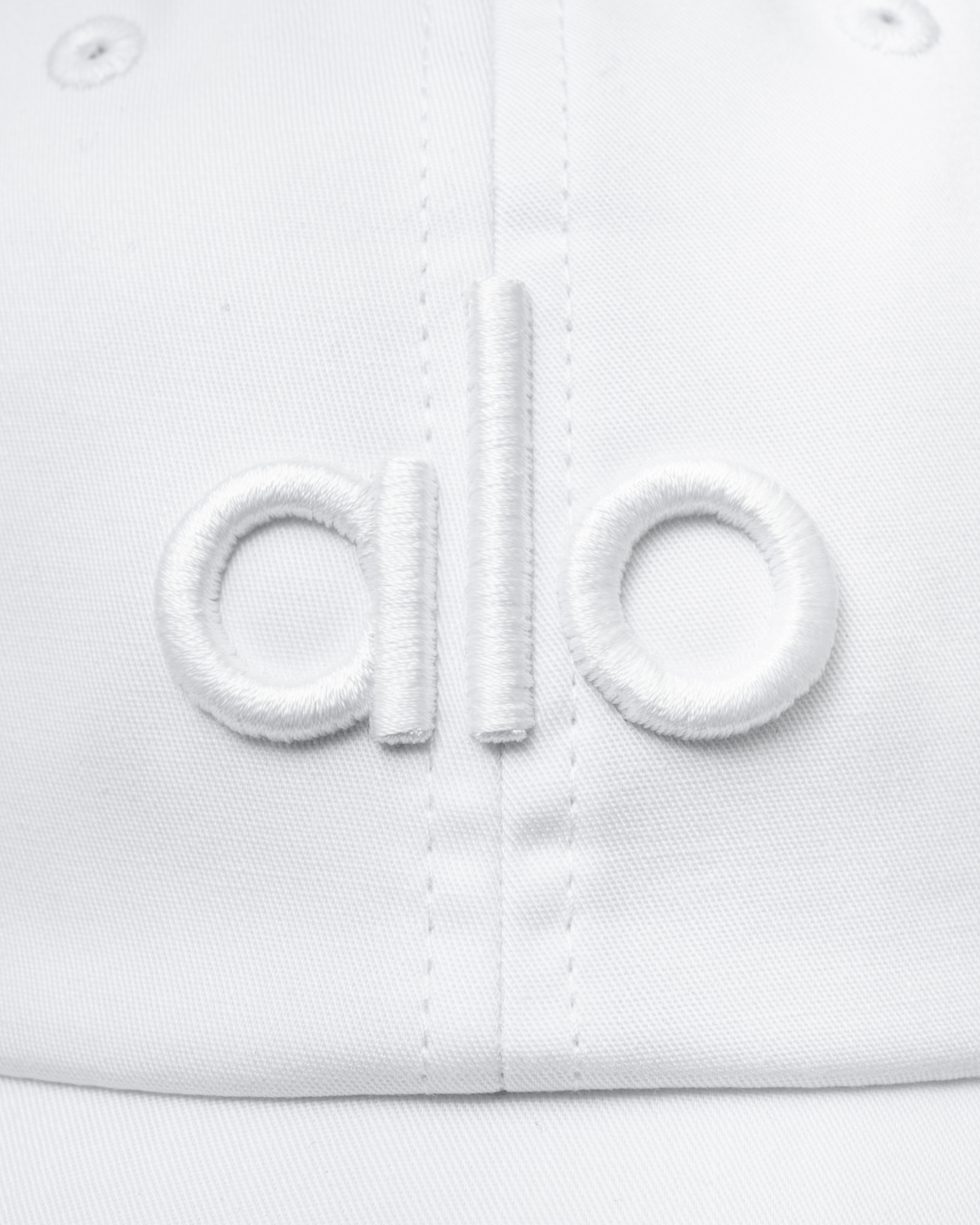Boné Alo Yoga Off-Duty Branco por R$ 699,99 em até 10x | LK Sneakers