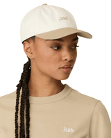 Vista do solado Boné Kith Script Logo Classic Cap Canvas Bege Branco