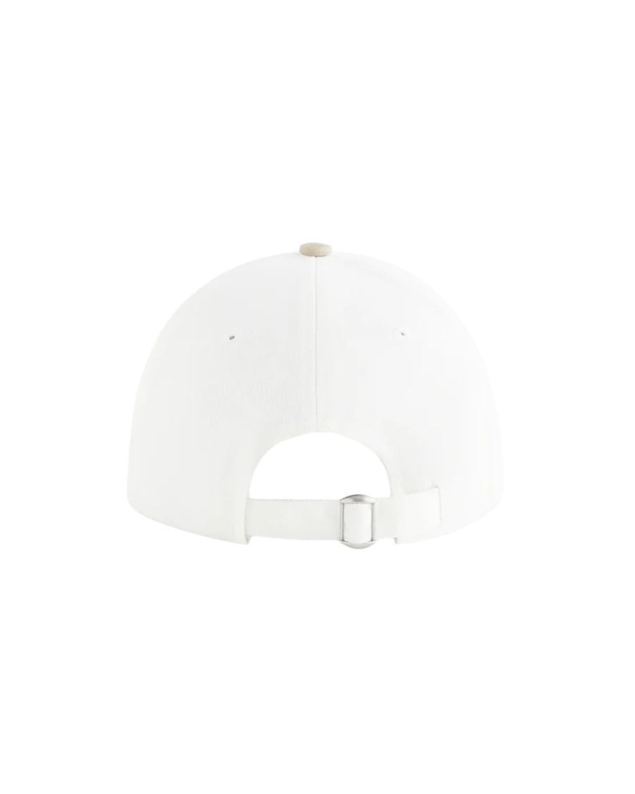 Vista frontal Boné Kith Script Logo Classic Cap Canvas Bege Branco