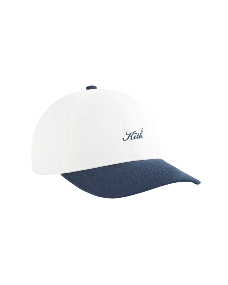 Vista lateral Boné Kith Script Logo Classic Cap Nocturnal Branco/Azul