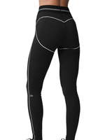 Vista lateral Calça Alo Yoga Airbrush High-Waist Heart Throb Preto