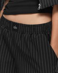 Calça Alo Yoga Pinstripe Daylight Boxer (Regular) Black/Titanium Preto - Alo Yoga - w54260r - 1