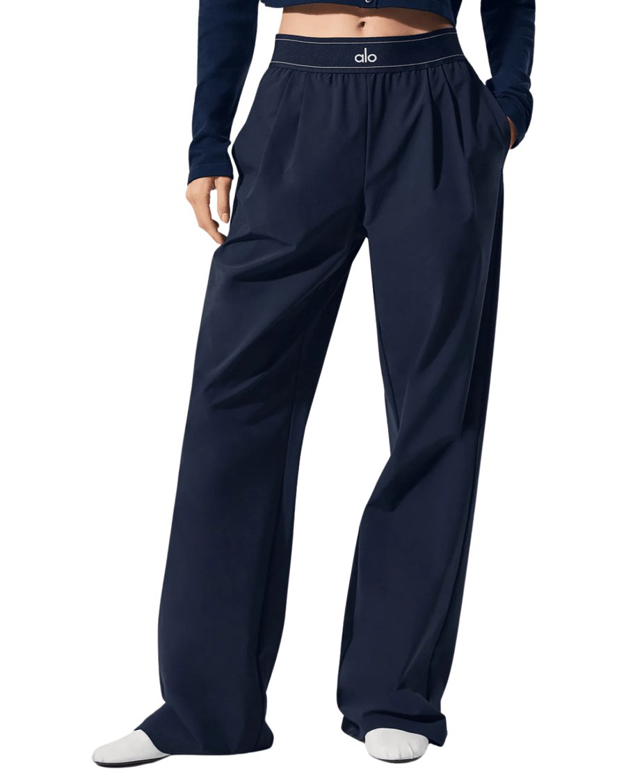 【alo】新品未使用タグ付きSuit Up Trouser(Long) XS Calça Alo Yoga Suit Up Trouser (Long) Azul Marinho por R$ 1.549,99