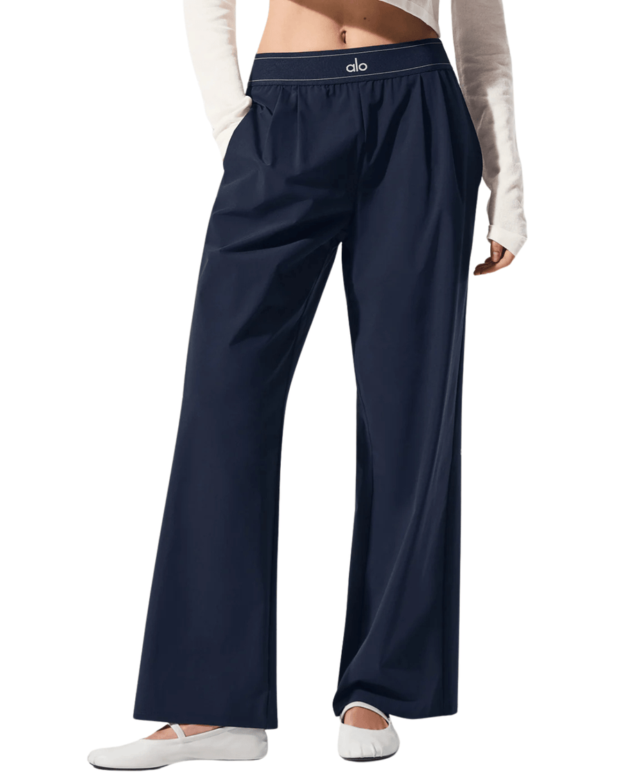 alo Suit Up Trouser （Regular） Calça Alo Yoga Suit Up Trouser (Regular) Azul Marinho por R$ 1.549