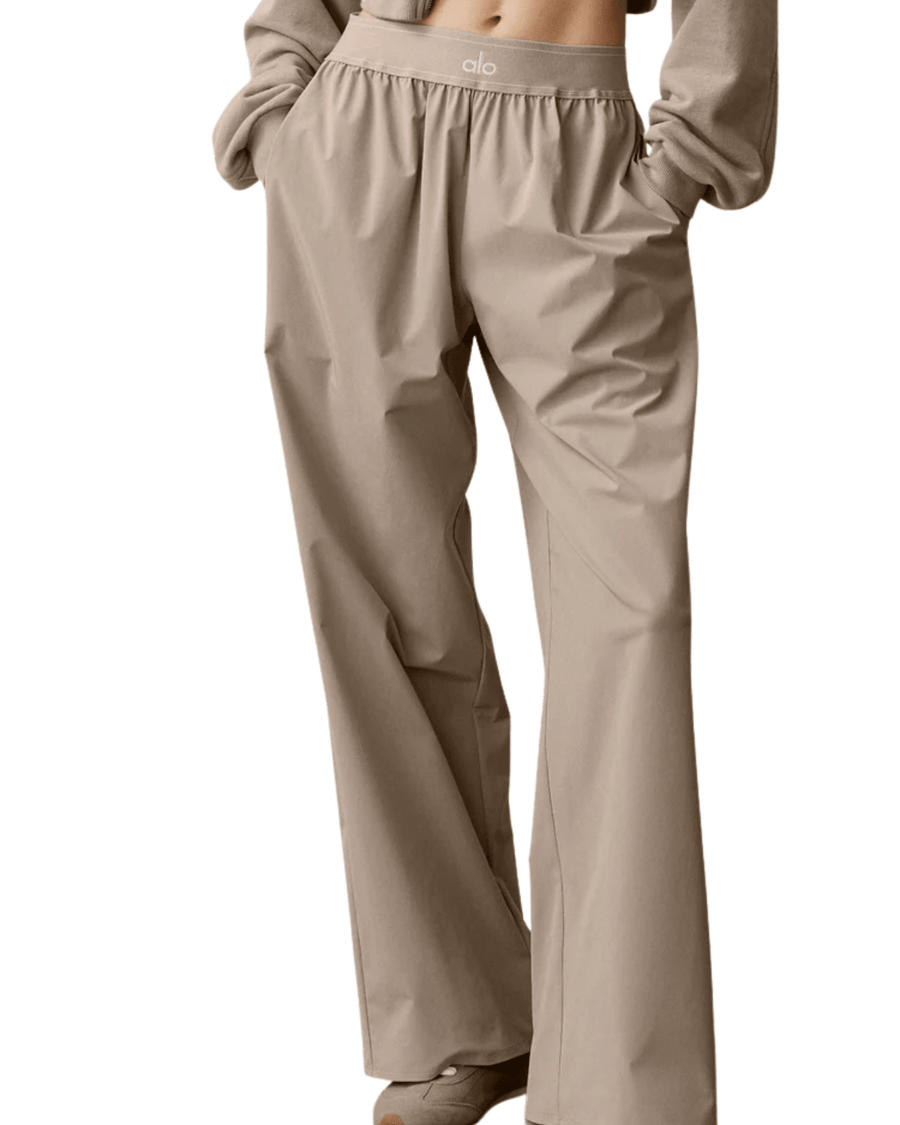 Calça Alo Yoga Suit Up Trouser (Regular) Gravel Bege