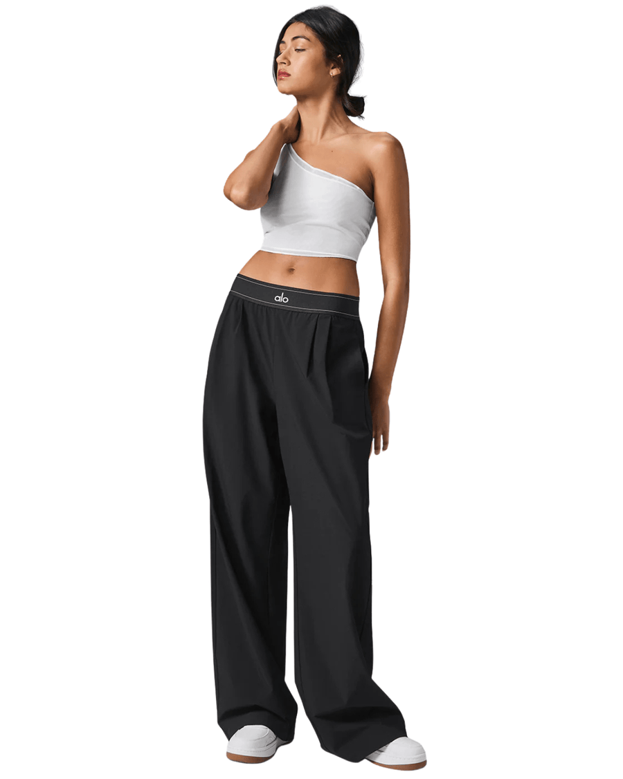 Vista lateral Calça Alo Yoga Suit Up Trouser (Regular) Preto