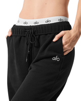Vista traseira Calça de Moletom Alo Yoga Accolade Straight Leg