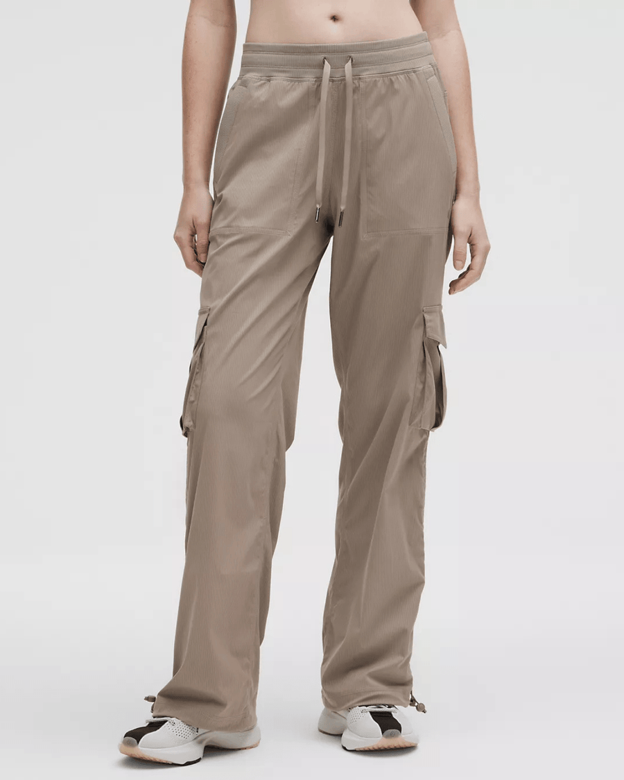 Calça Lululemon Cargo Dance Studio Relaxed - Fit Mid - Rise - Lululemon - 11670127 - 11