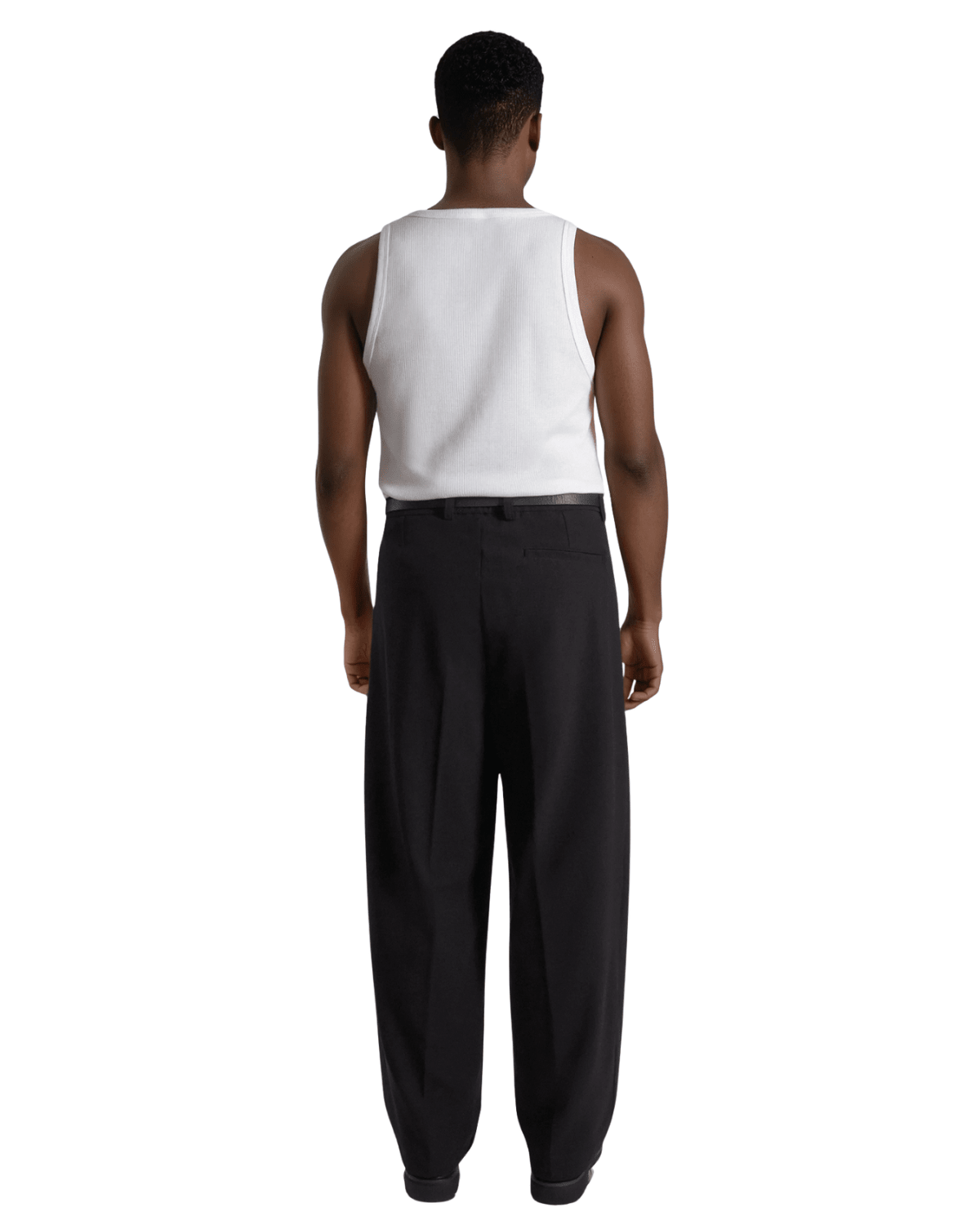 Calça Saint Studio Alfaiataria Leve Prega Dupla Preta vista de costas