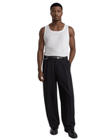 Vista lateral Calça Saint Studio Alfaiataria Leve Prega Dupla Preta