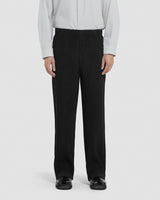 Vista lateral Calça Saint Studio Plissada Tech Preto