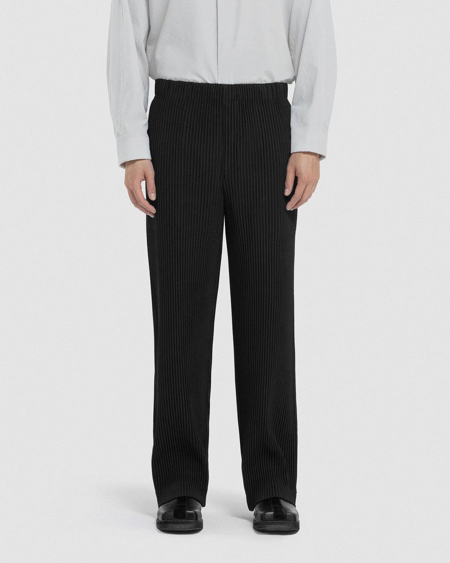 Vista lateral Calça Saint Studio Plissada Tech Preto