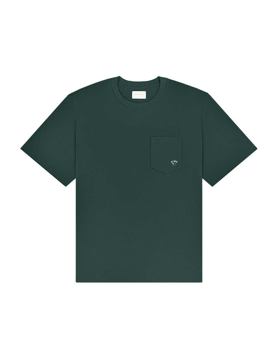 Camiseta Aimé Leon Dore Queens Crest Pocket Pine Grove Verde em verde original na LK Sneakers