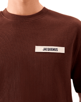 Camiseta Jacquemus The Gros Grain Dark Brown Marrom