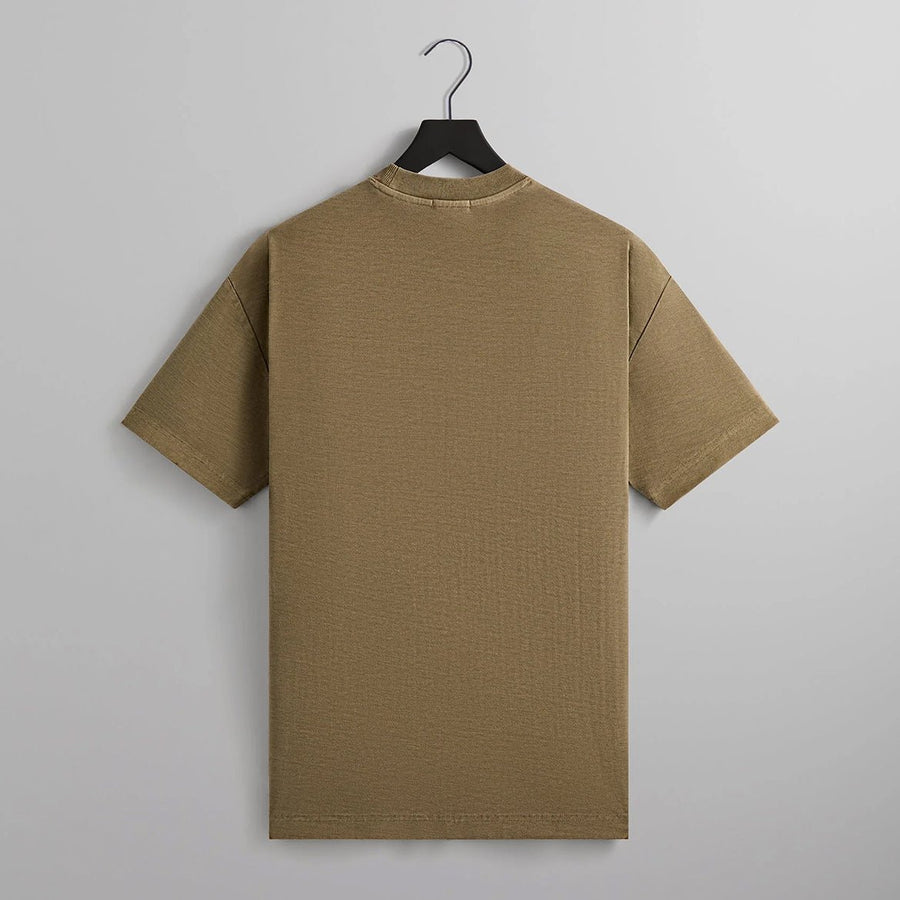 Vista lateral Camiseta Kith Quinn Tee Verde