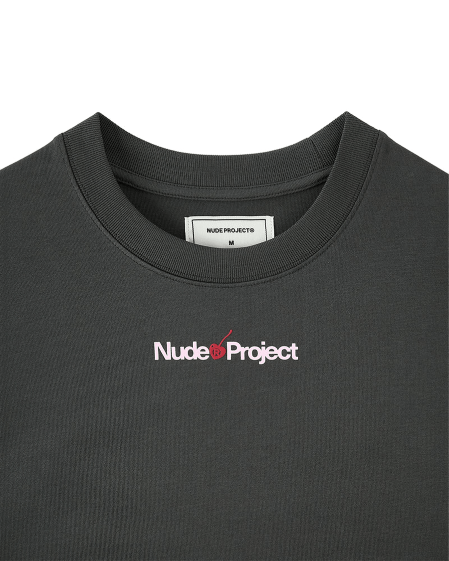 Vista lateral Camiseta Nude Project Xoxo Cinza