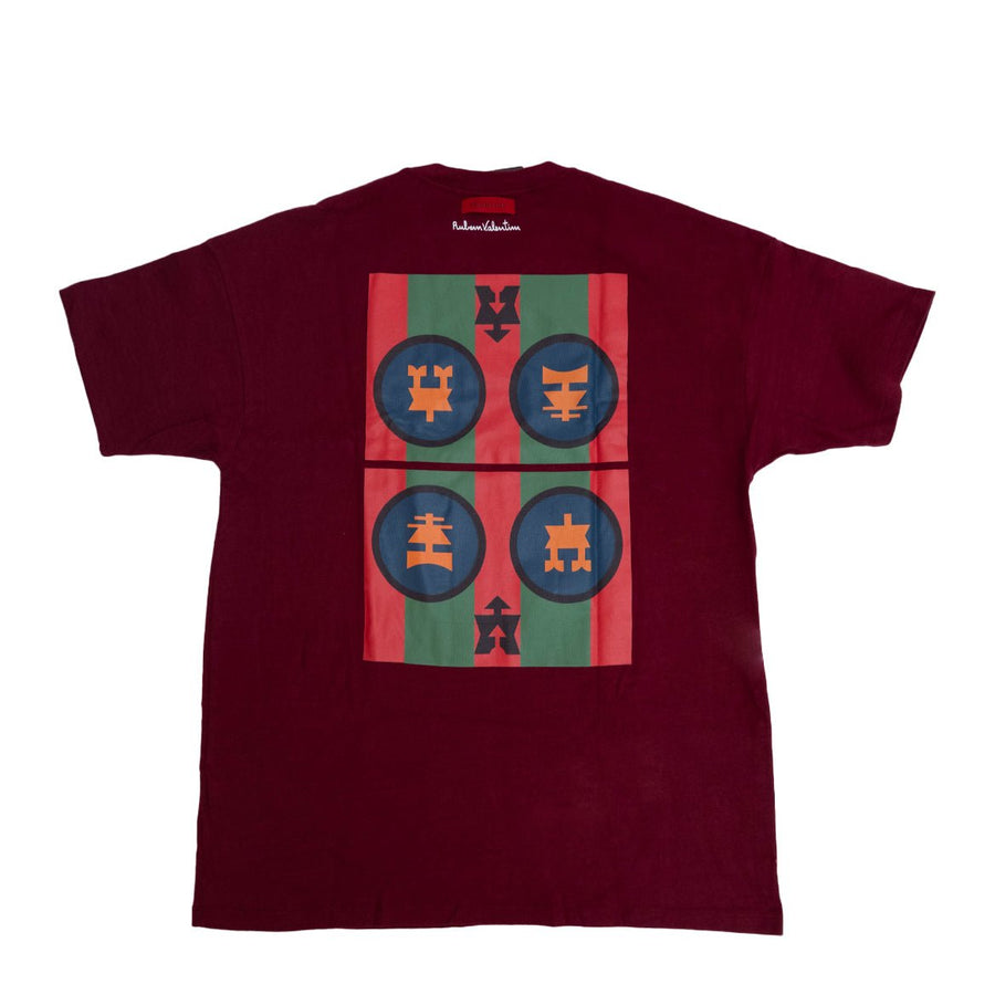 Vista lateral Camiseta Oversized Dane-se x Rubem Valentim 1981 Bordo