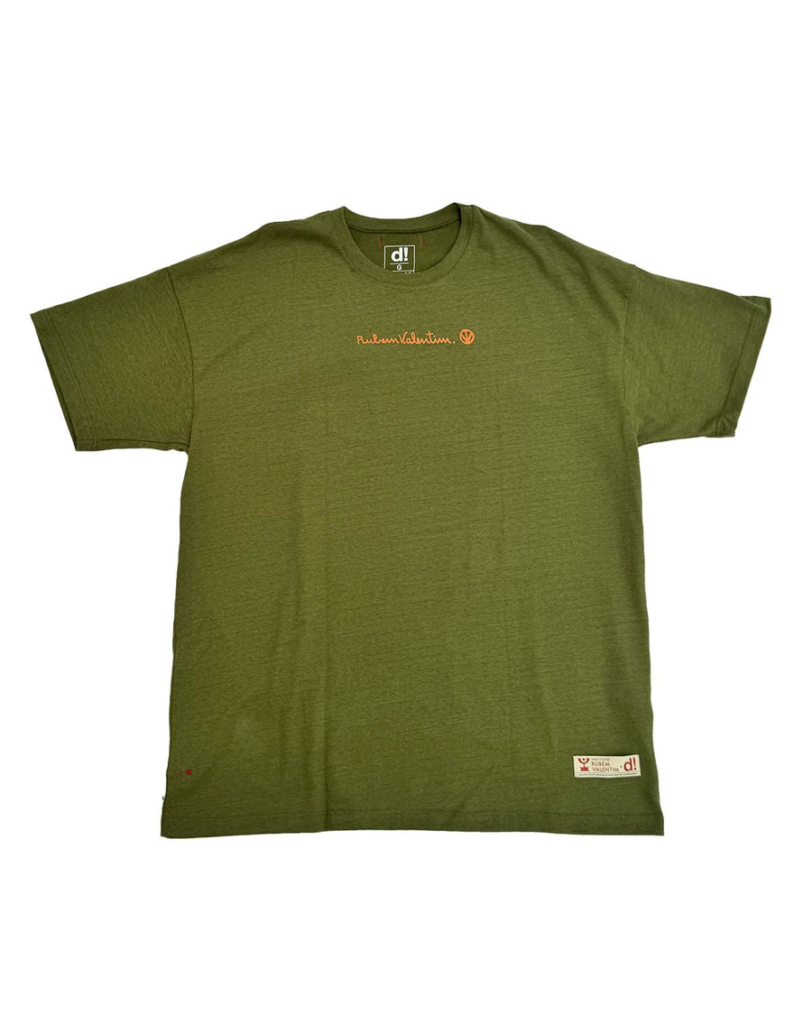 Vista lateral Camiseta Oversized Dane-se x Rubem Valentim Emblema 79 Verde