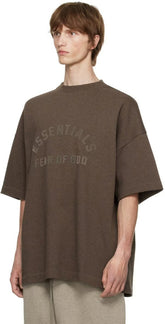 Camiseta Oversized Fear of God Essentials Heavy Healther Wood Marrom - LK Sneakers - 242161M213003 - 1