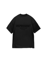Camiseta Represent Clo Owners Club Flocked Preto com texto Represent
