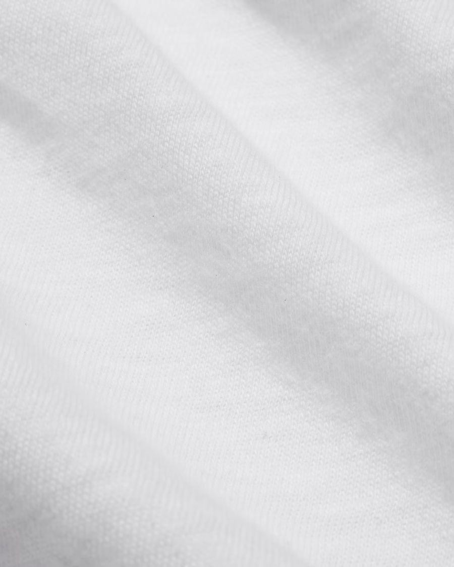 Vista em detalhe Camiseta Skims Baby Tee Worn in Jersey Snow Contrast Branco