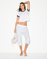 Vista frontal Camiseta Skims Baby Tee Worn in Jersey Snow Contrast Branco