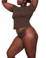 Vista lateral Camiseta Skims Fits Everybody Cocoa Marrom