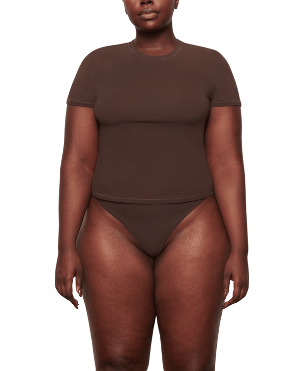 Camiseta Skims Fits Everybody Cocoa Marrom em marrom original na LK Sneakers