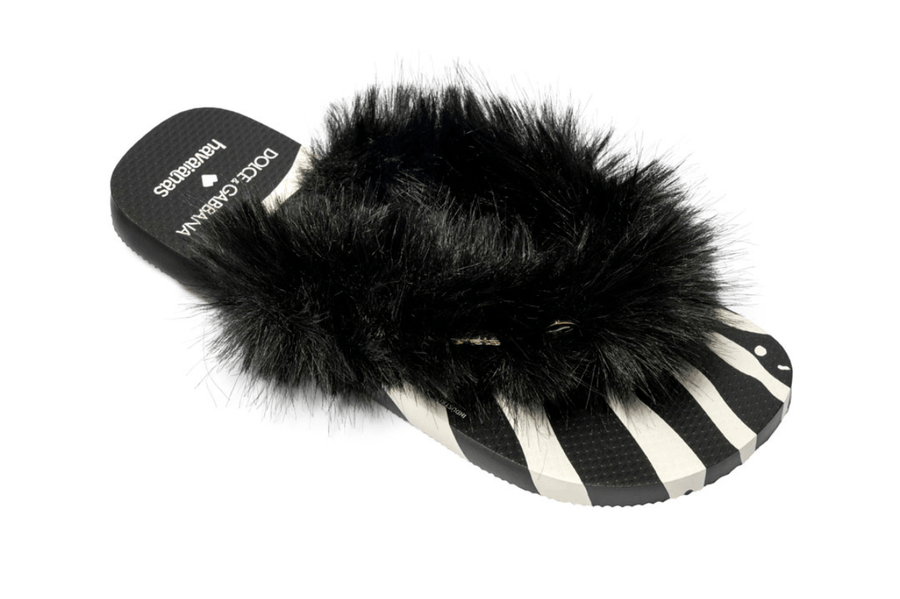 Vista lateral Chinelo Havaianas Top Dolce & Gabbana Faux Fur Zebra Preto