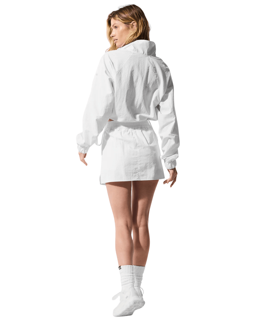 Vista lateral Cropped Alo Yoga 1/4 Zip Alumni Pullover Branco